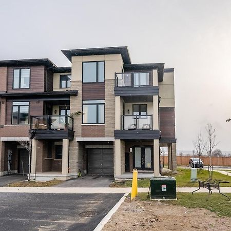 Modern Hamilton Homes Lake Ontario Shore By Globalstay מראה חיצוני תמונה