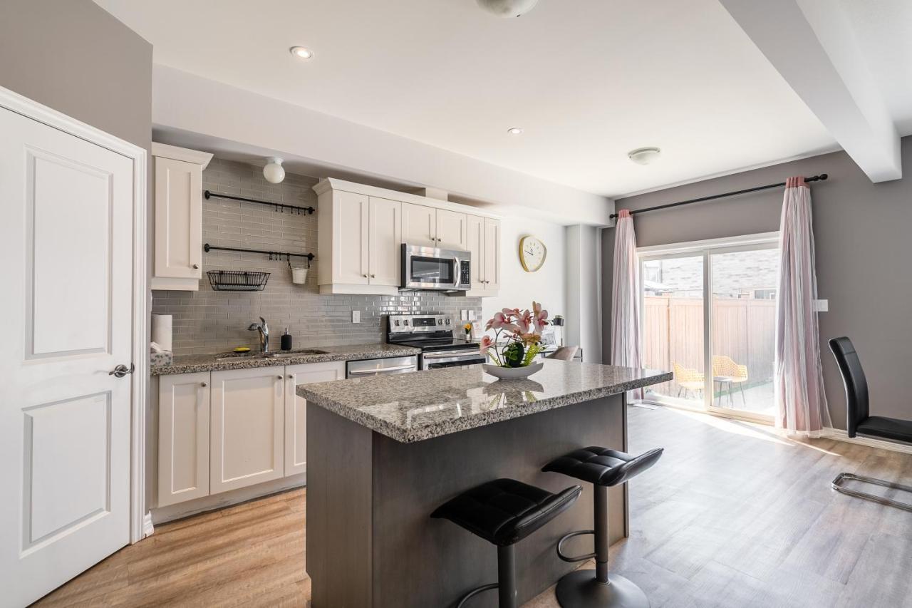Modern Hamilton Homes Lake Ontario Shore By Globalstay מראה חיצוני תמונה