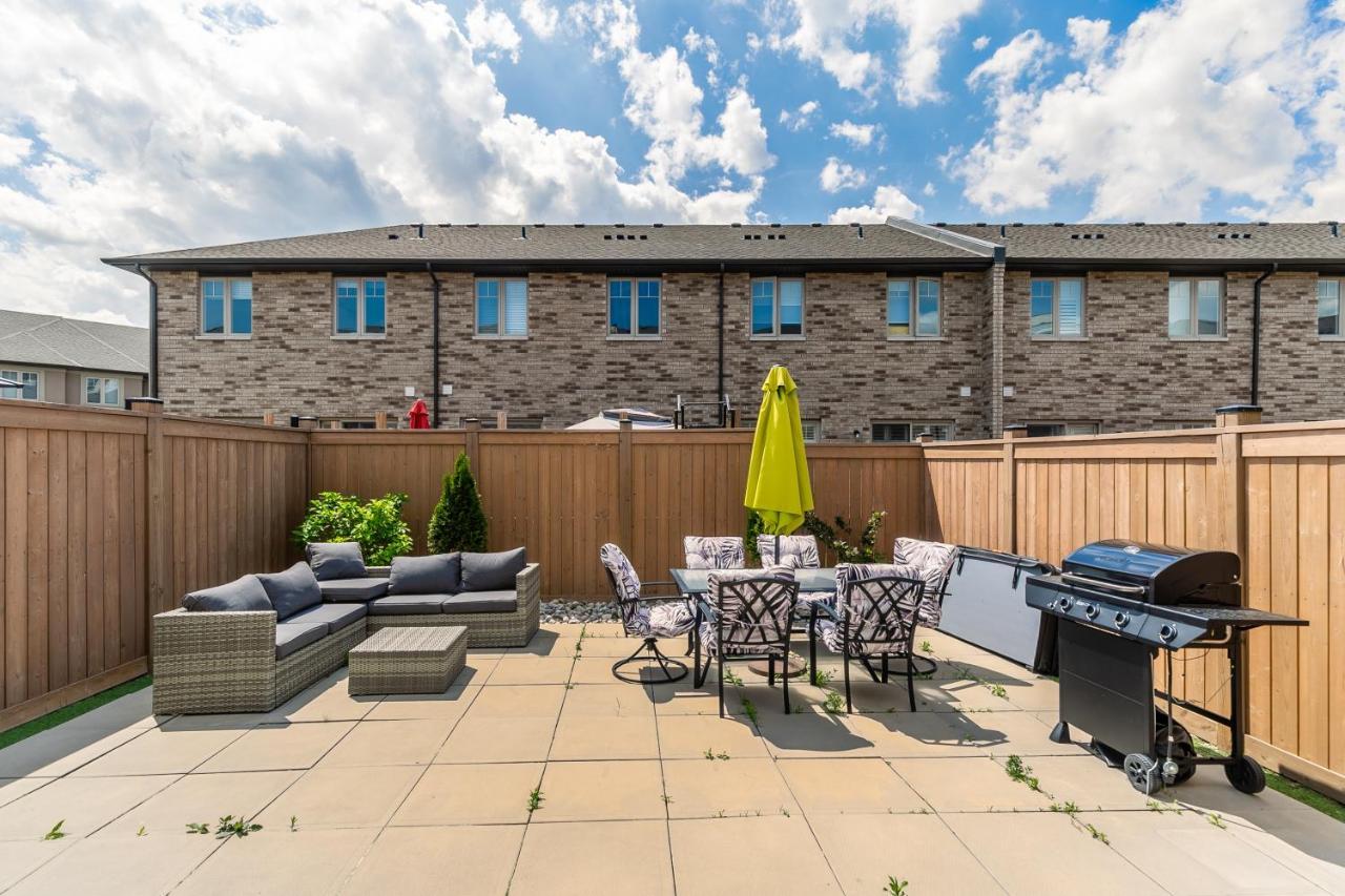 Modern Hamilton Homes Lake Ontario Shore By Globalstay מראה חיצוני תמונה