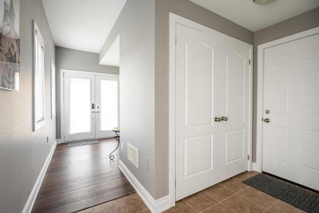 Modern Hamilton Homes Lake Ontario Shore By Globalstay מראה חיצוני תמונה
